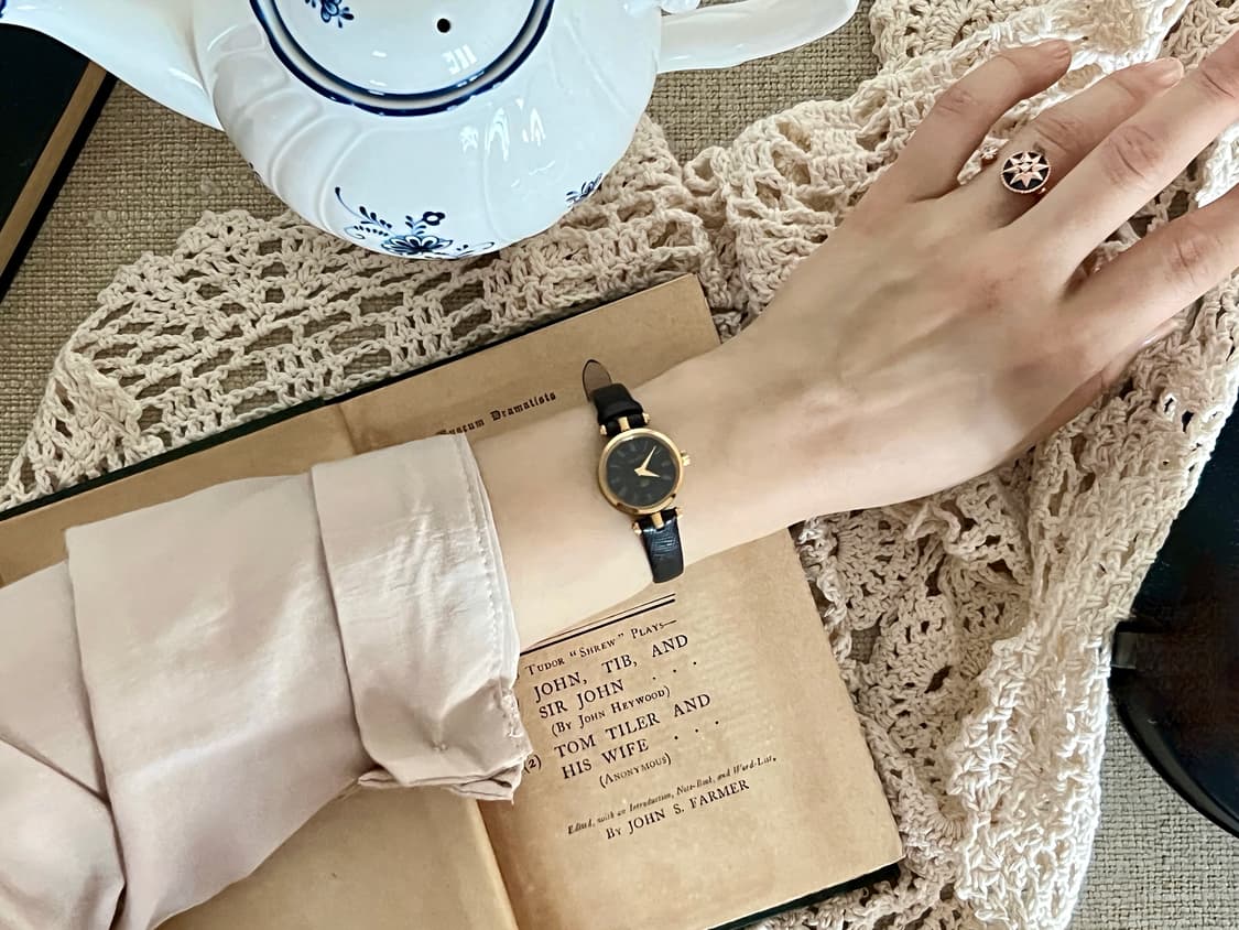 구찌 쉐리 블랙 다이얼 여성 시계   상품이미지9