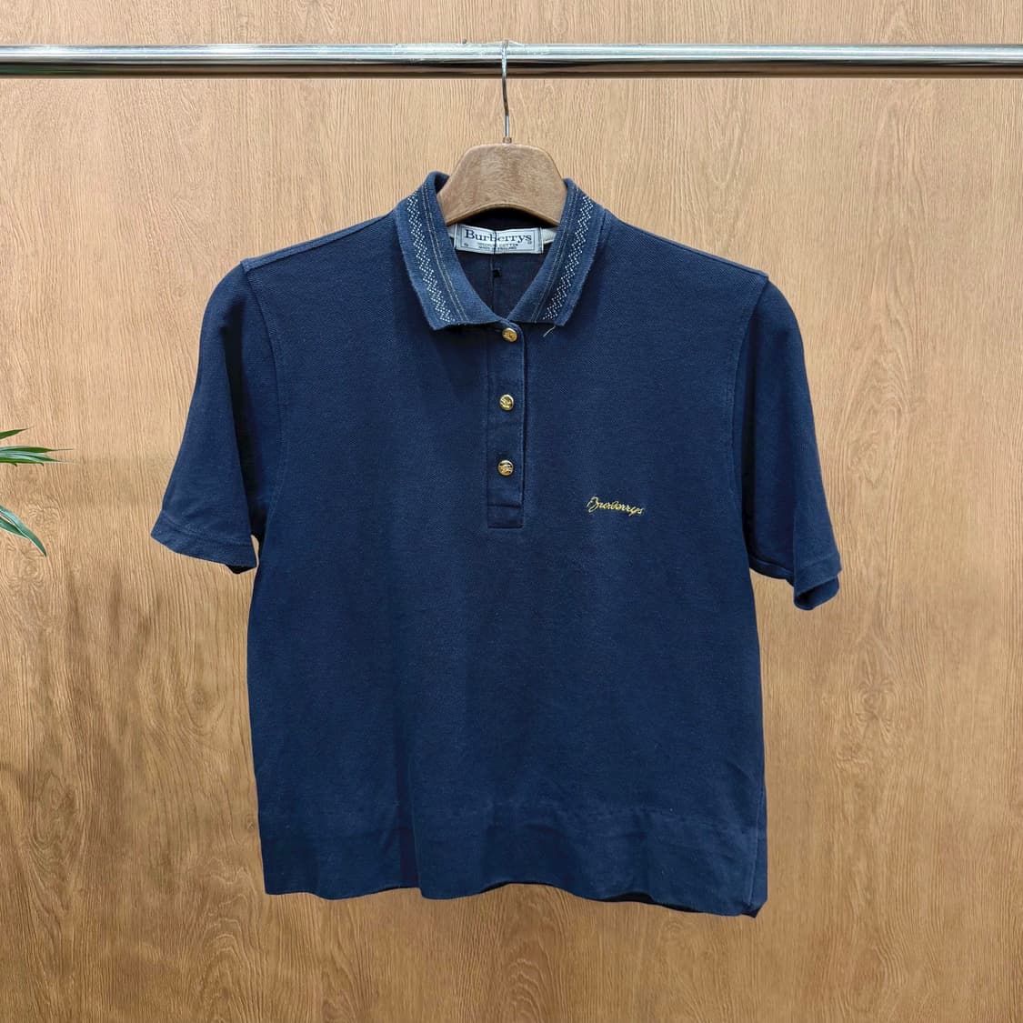 버버리 코튼 반팔 티셔츠 패턴 카라넥 골드 로고 프린팅 디테일 네이비 상품이미지1