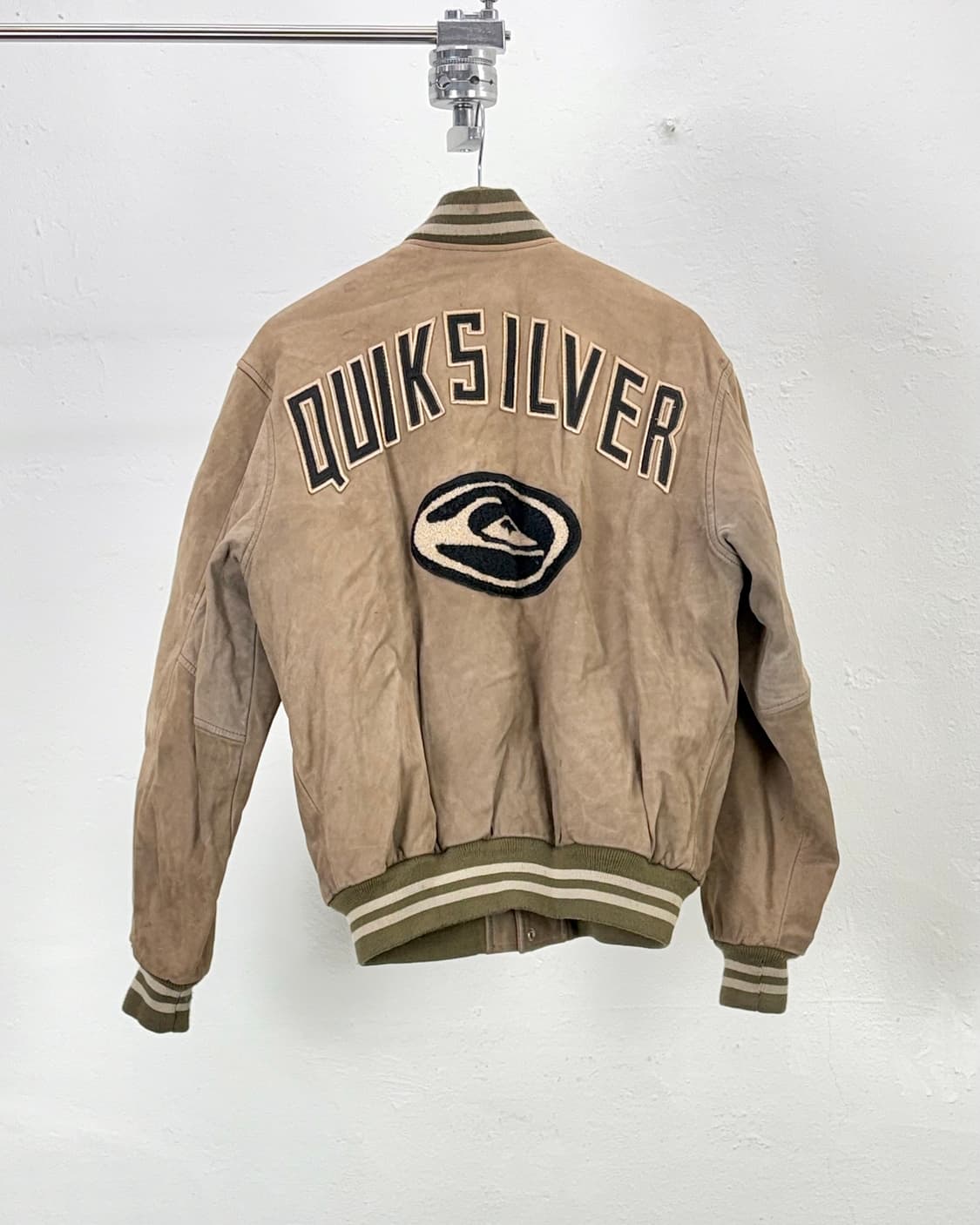 퀵실버 90s 픽 스킨 브라운 퀼티드 바시티 자켓 상품이미지1