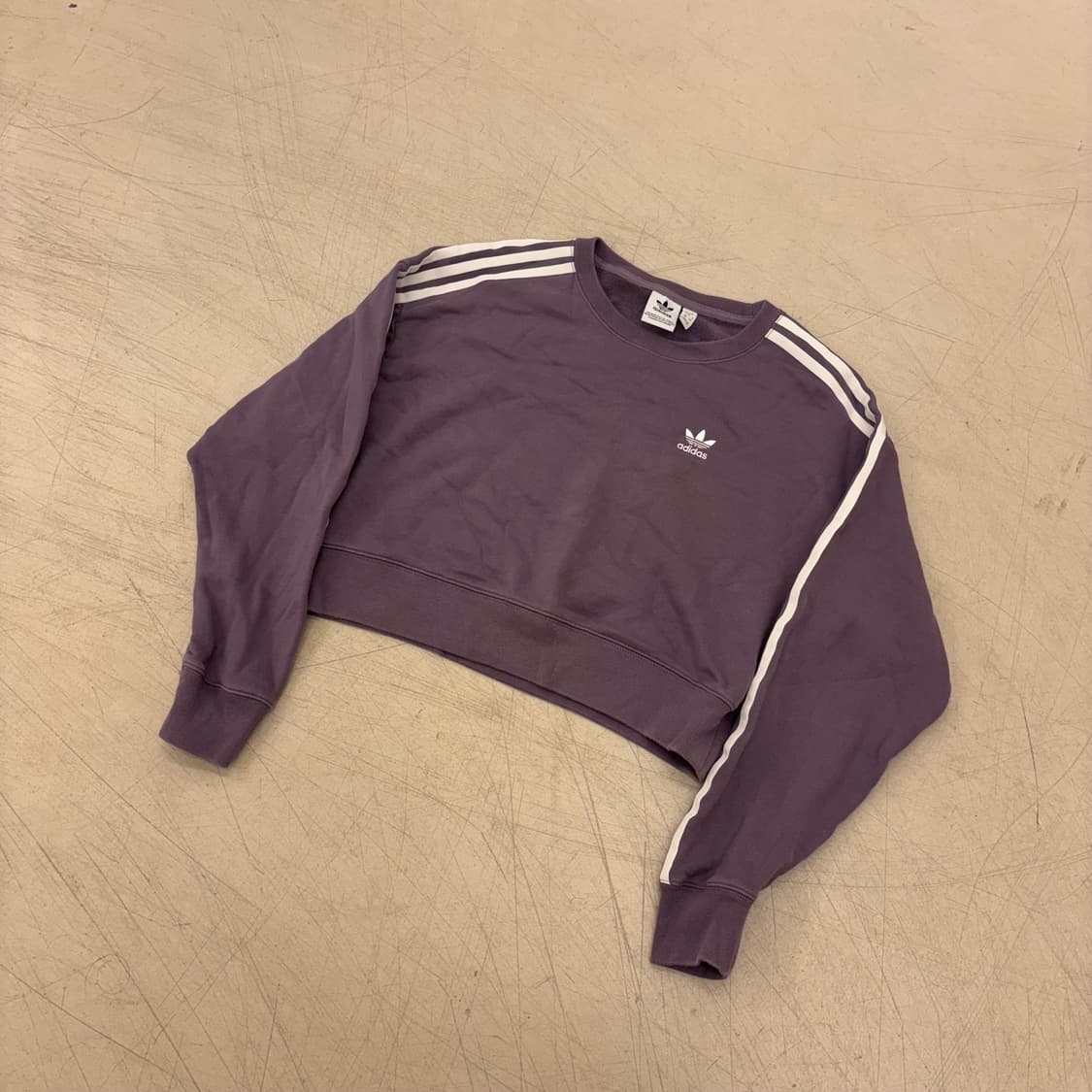 아디다스 크롭 퍼플 맨투맨 상품이미지1