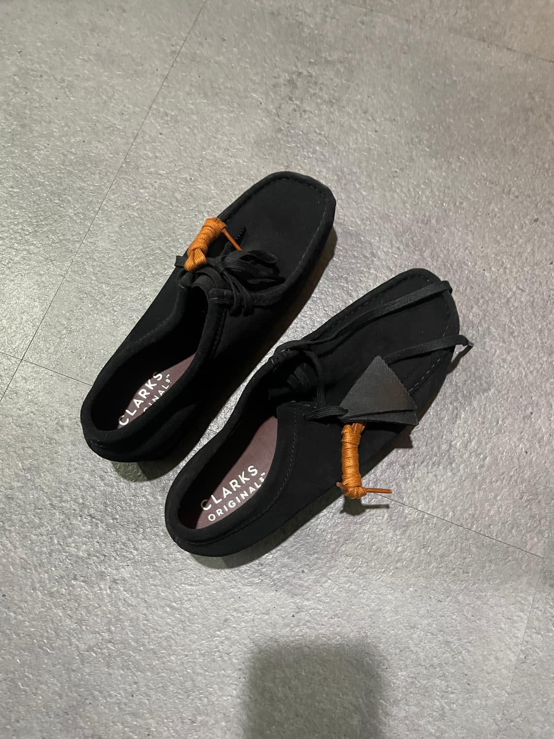 클락스 왈라비 블랙 스웨이드 상품이미지1