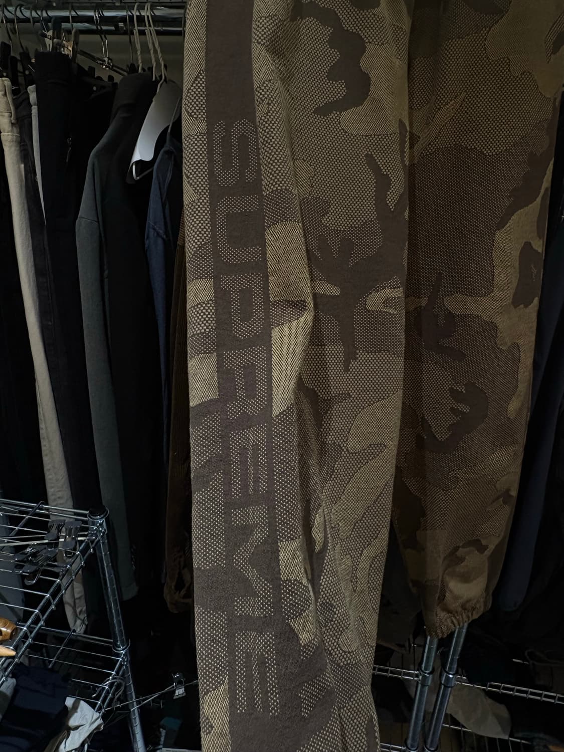 슈프림 Jacquard Stripe Sweatpant Brown 상품이미지4