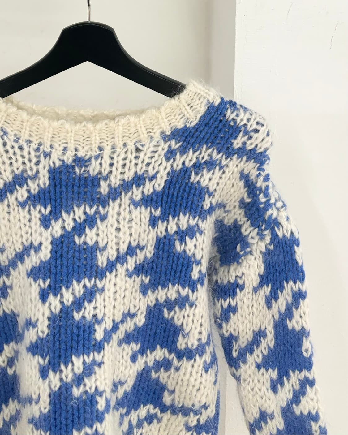 맥피 크롭 블루 프렌즈 니트 상품이미지4