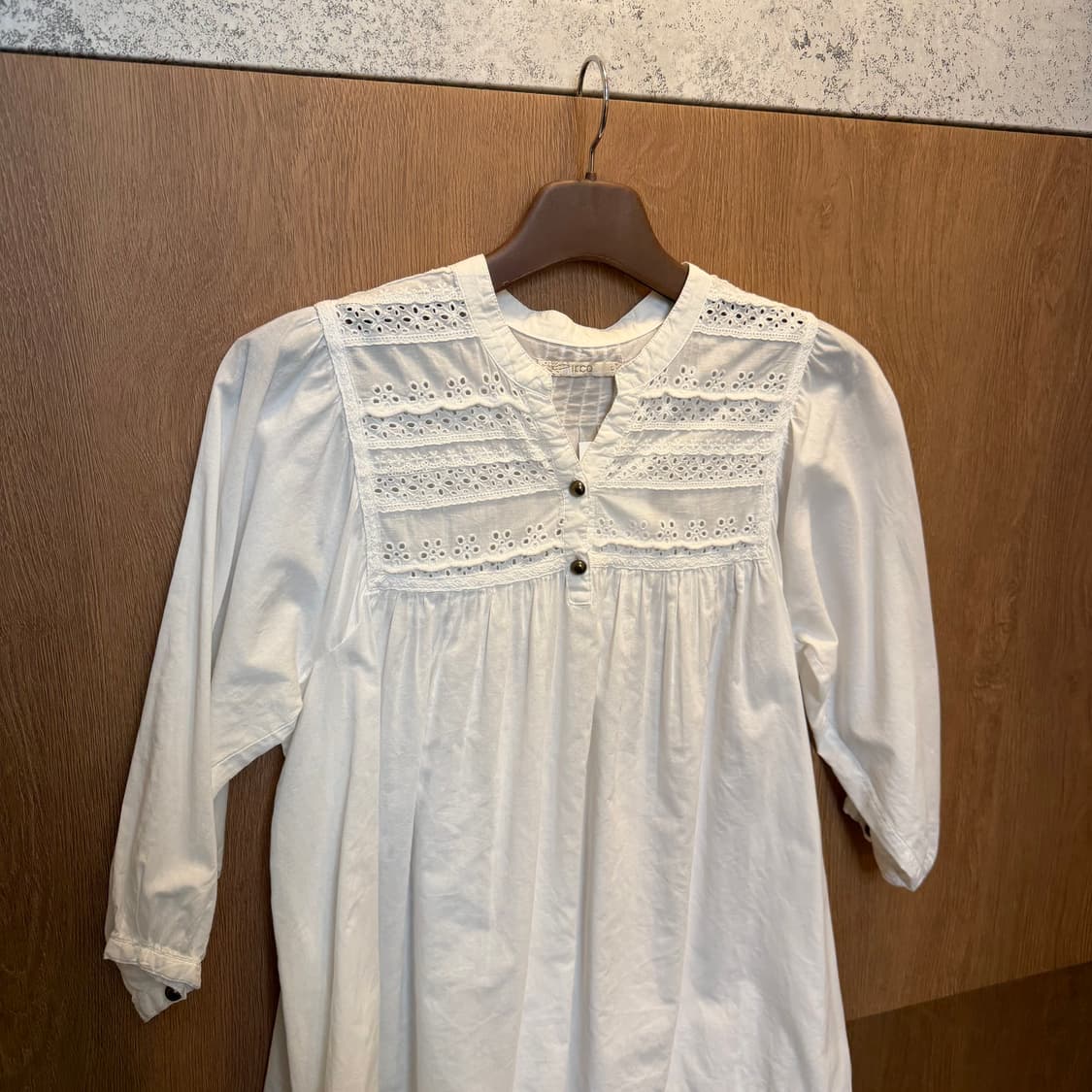 빈티지 슬릿넥 블라우스 아일렛 레이스 7부 소매 디테일 루즈핏 아이보리 상품이미지3