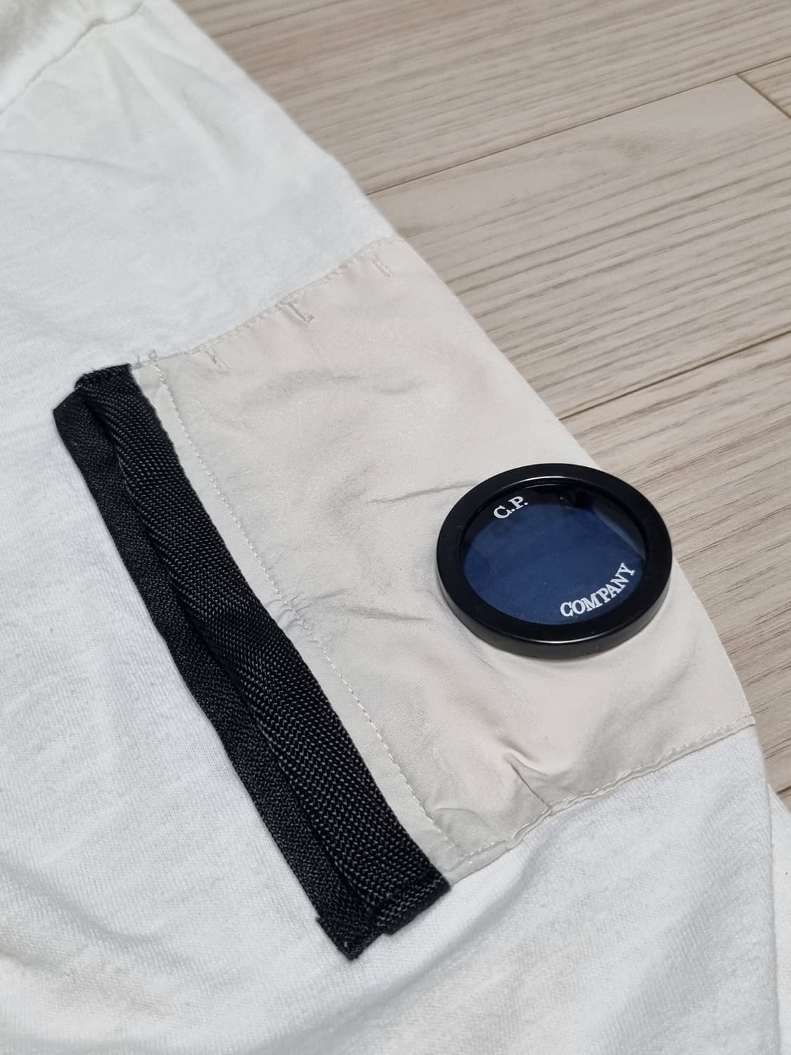 cp컴퍼니 렌즈 맨투맨 상품이미지3