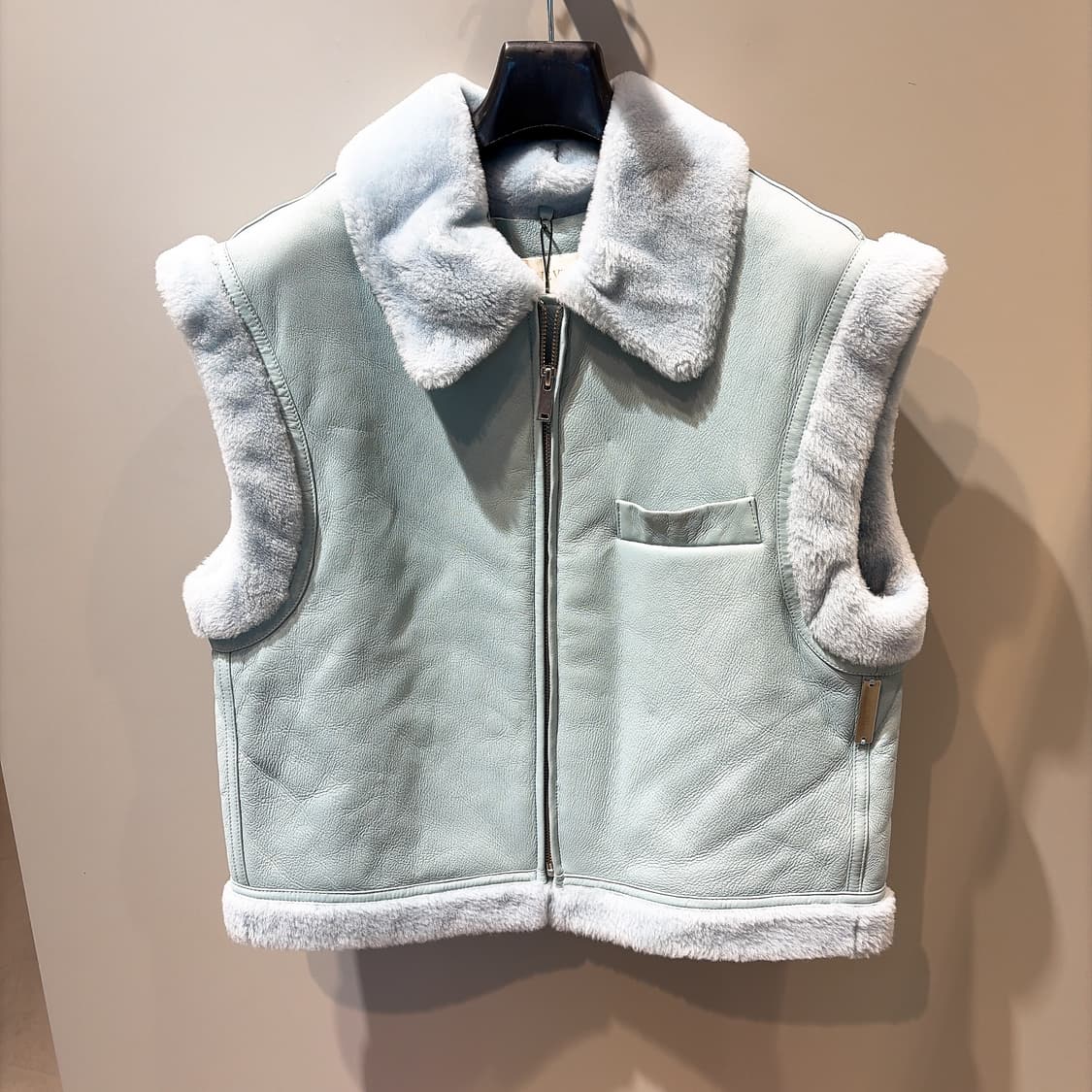 (정품/새상품) 앤 베스트 여성 스카이블루 양가죽 양털 무스탕 조끼 상품이미지1