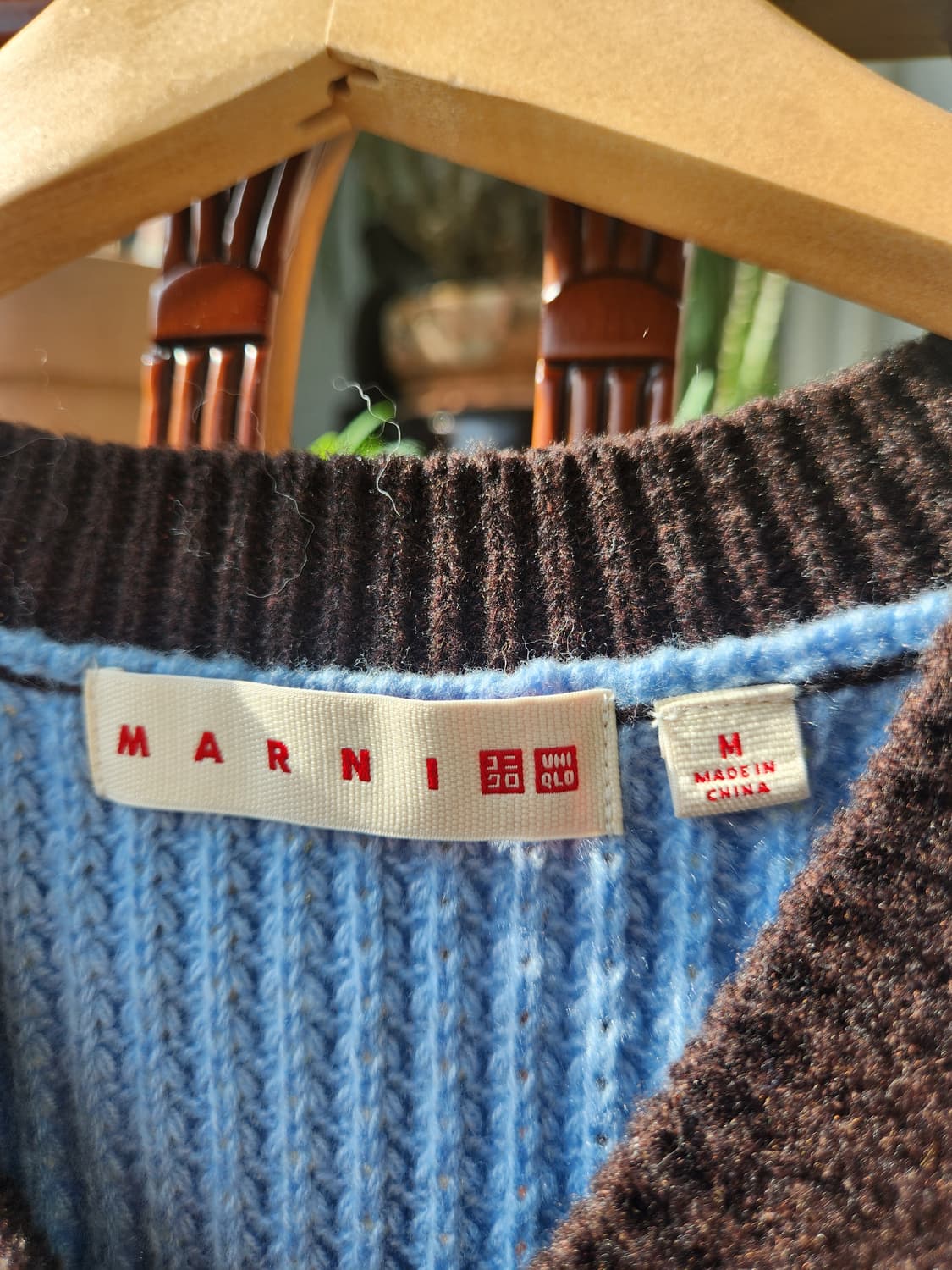 마르니 ×유니클로 브이넥 니트 조끼 브라운/블루 상품이미지3