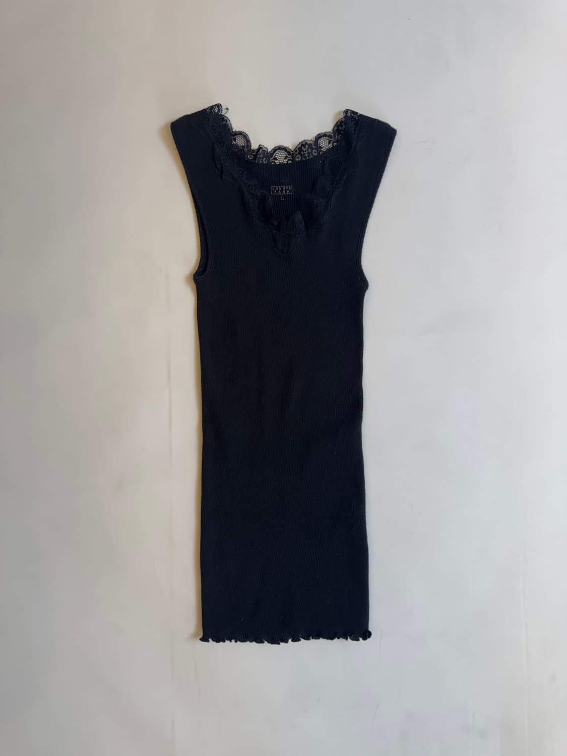 Black Lace-Neck Ribbed Tank Top  상품이미지1