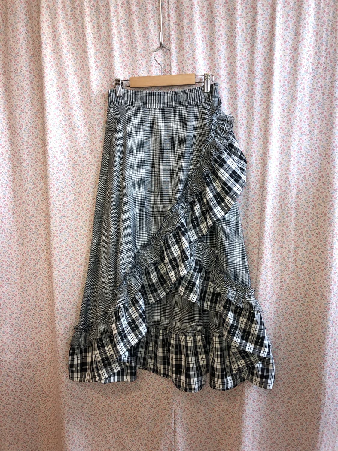 Frill check long skirt 상품이미지1