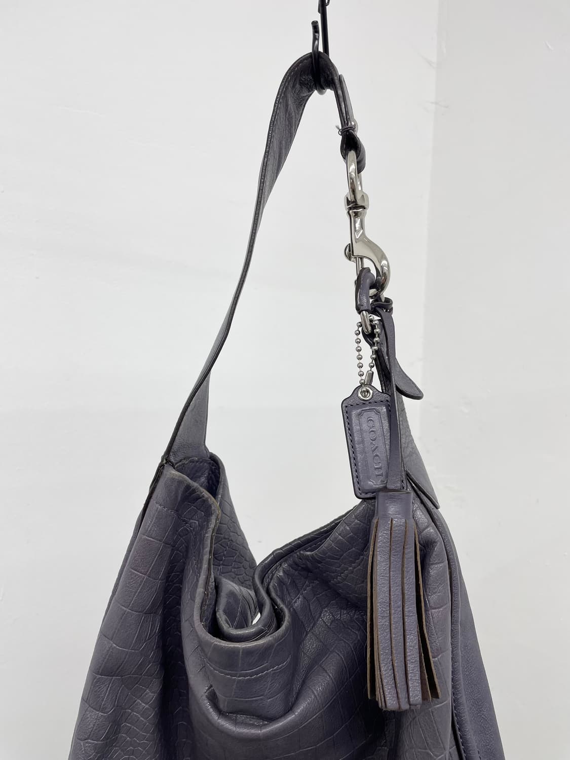 코치 레더 로고 태슬 호보백 상품이미지6