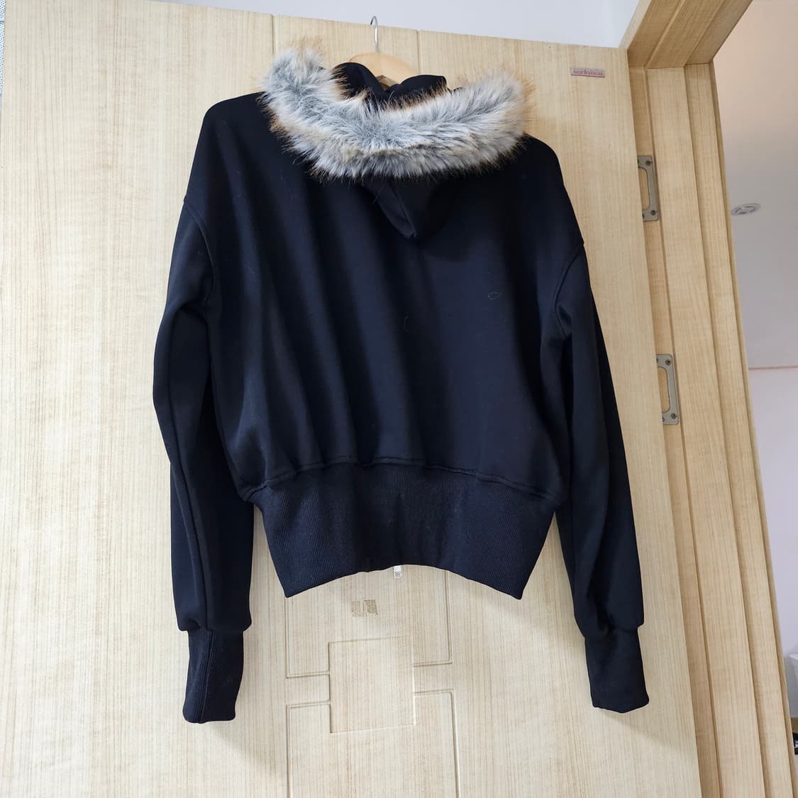 (실착1회) 블랙 퍼후드 집업 상품이미지2