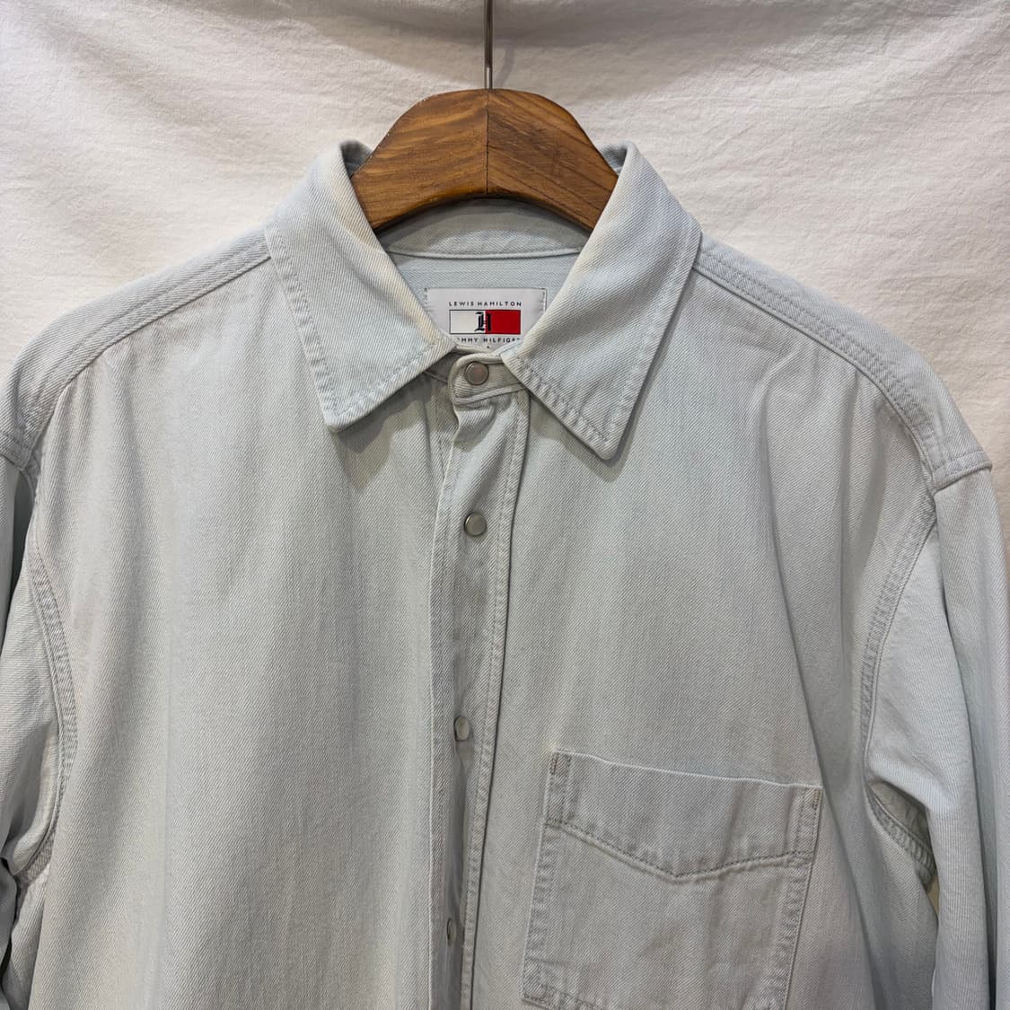 타미힐피거x 루이스해밀턴 데님 셔츠 청남방 상품이미지3