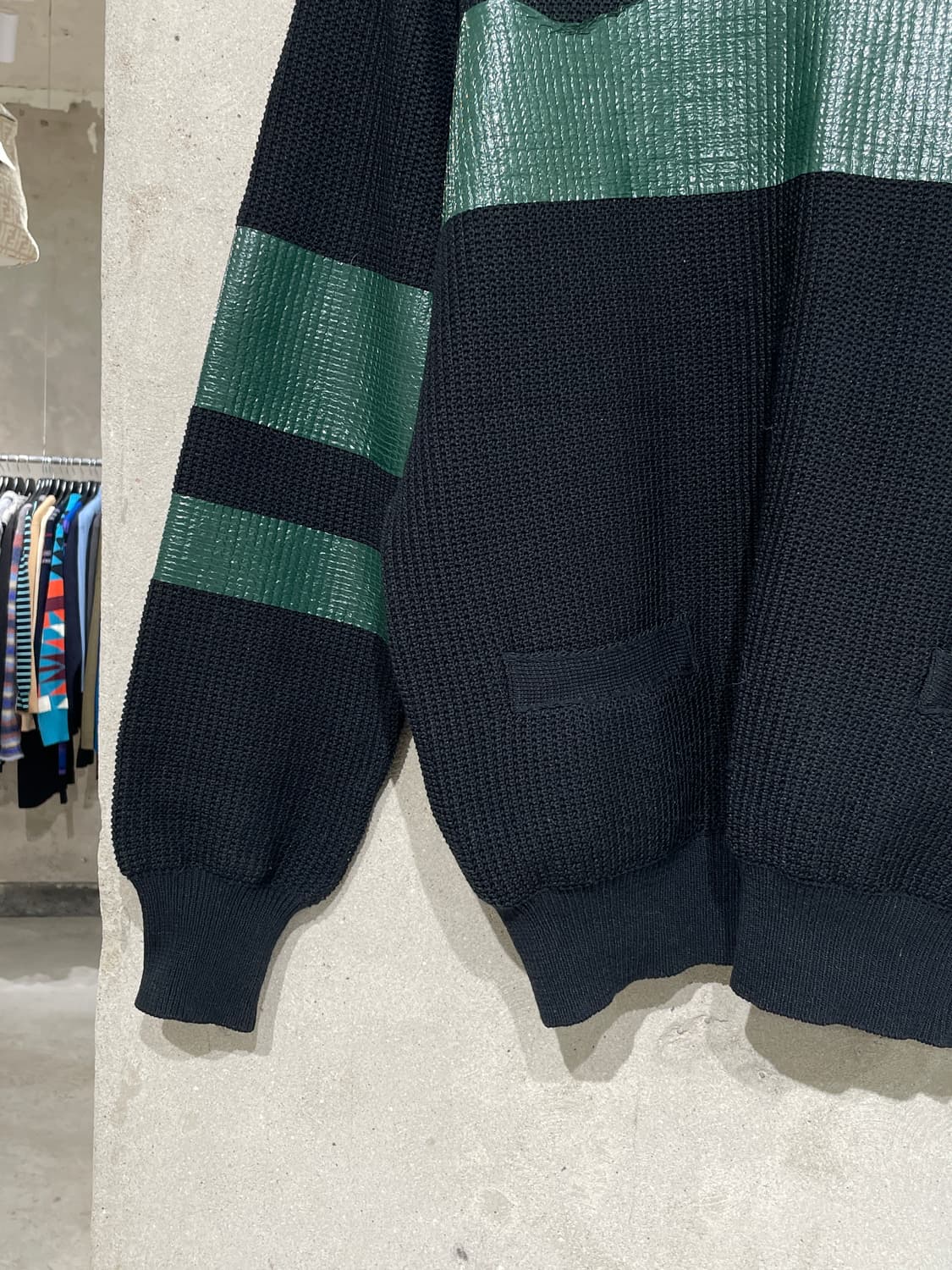 토가 비릴리스 블랙 아세테이트 그린 패널 와플 니트 상품이미지4