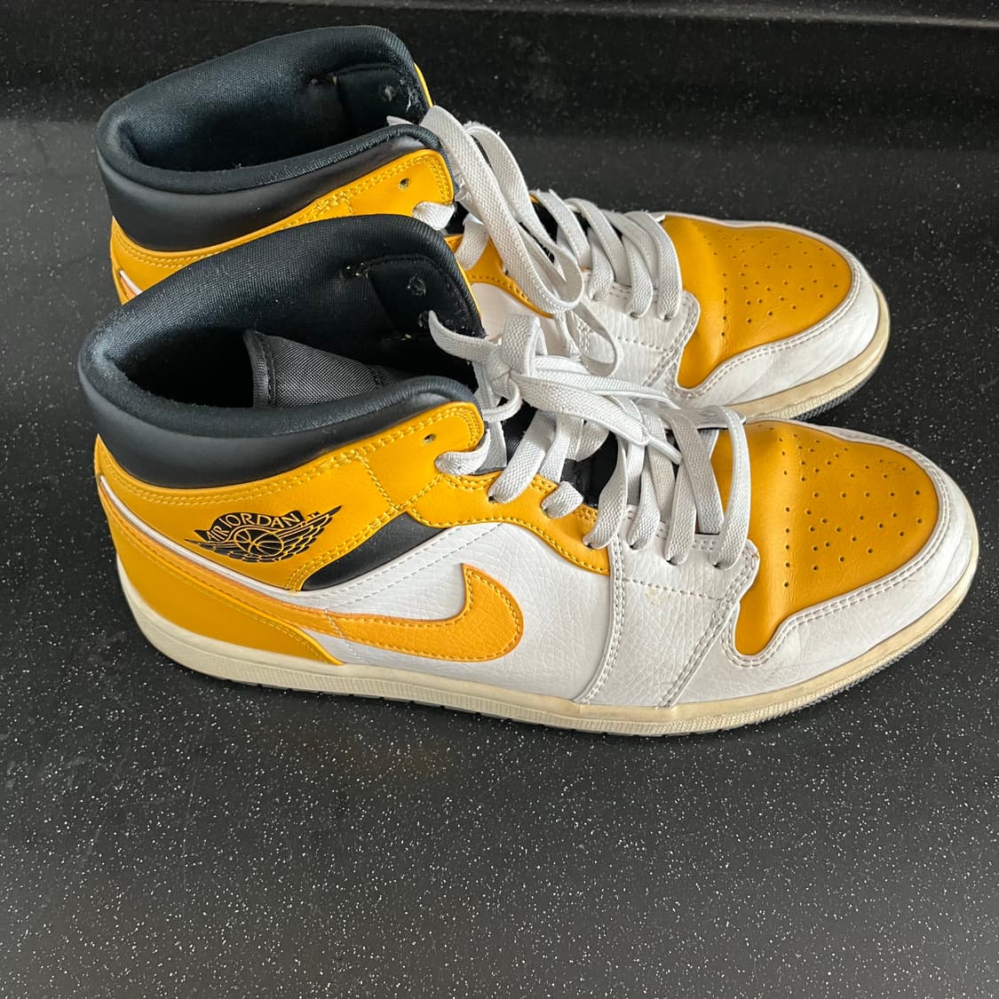 조던1 미드 유니버시티 골드 285 상품이미지2