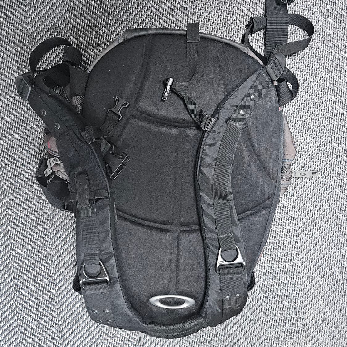 오클리 아이콘로고 체크 백팩 상품이미지2