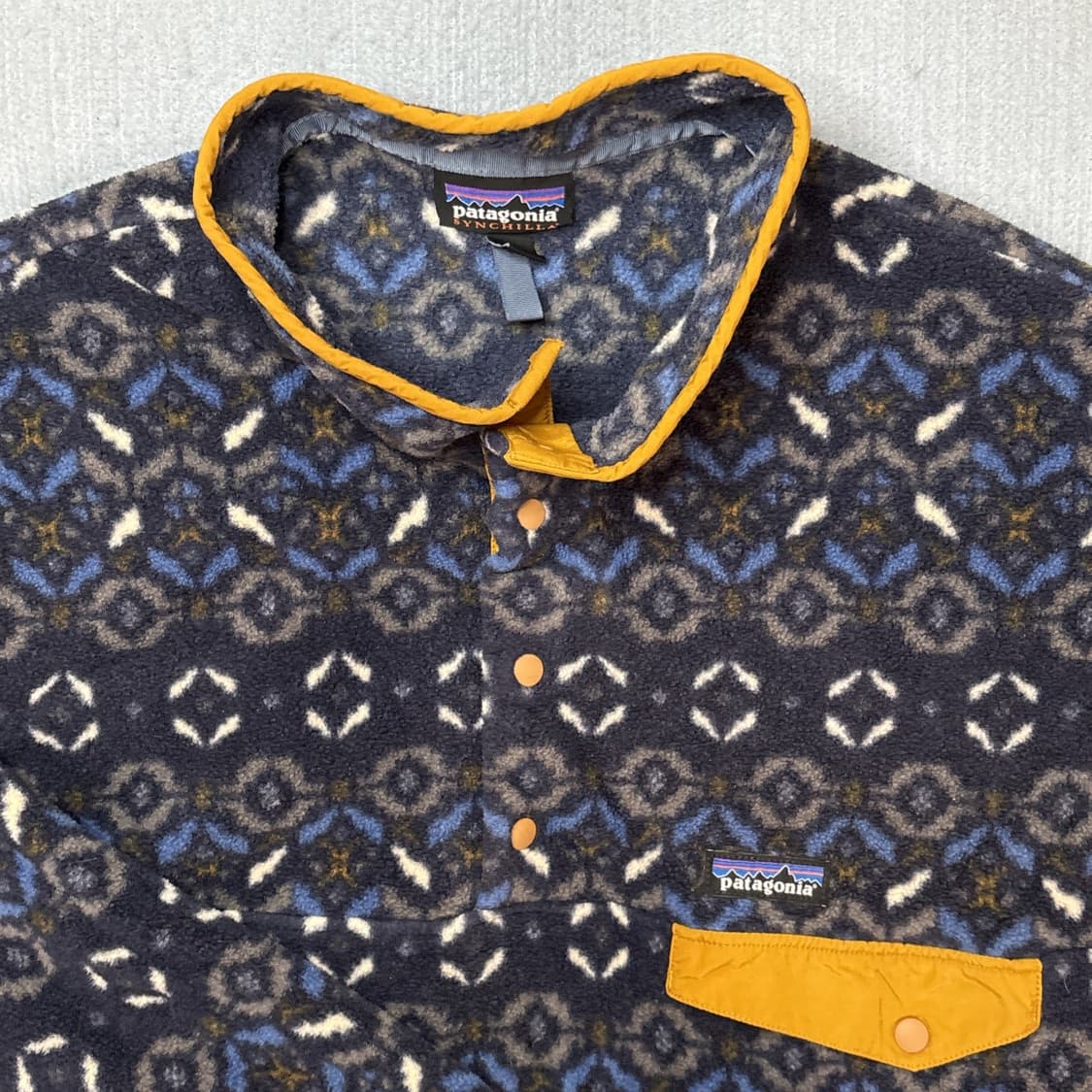 19FW 파타고니아 신칠라 스냅-T 네이비/옐로우 아즈텍 패턴 상품이미지2