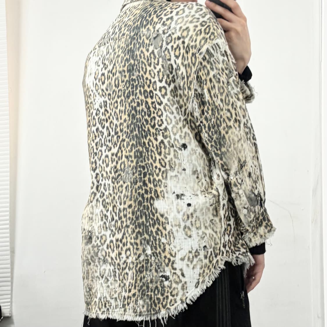 (지수 착용) R13 25SS 레오파드 슈레디드 셔츠 상품이미지4