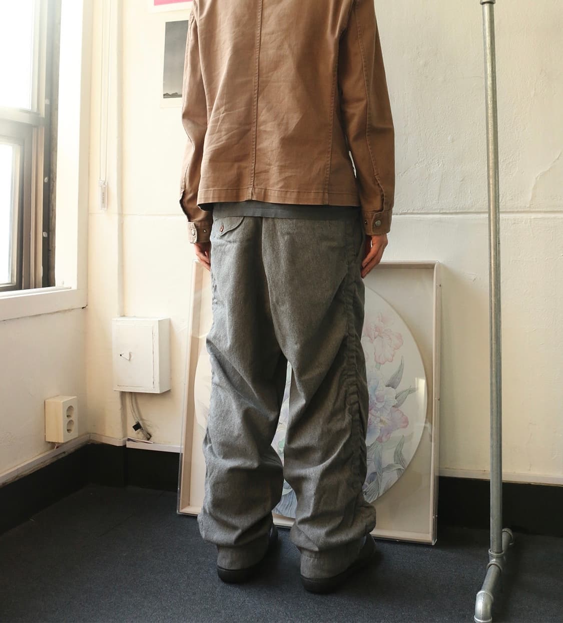 컬러 비콘 그레이 개더 울 트라우저  상품이미지1