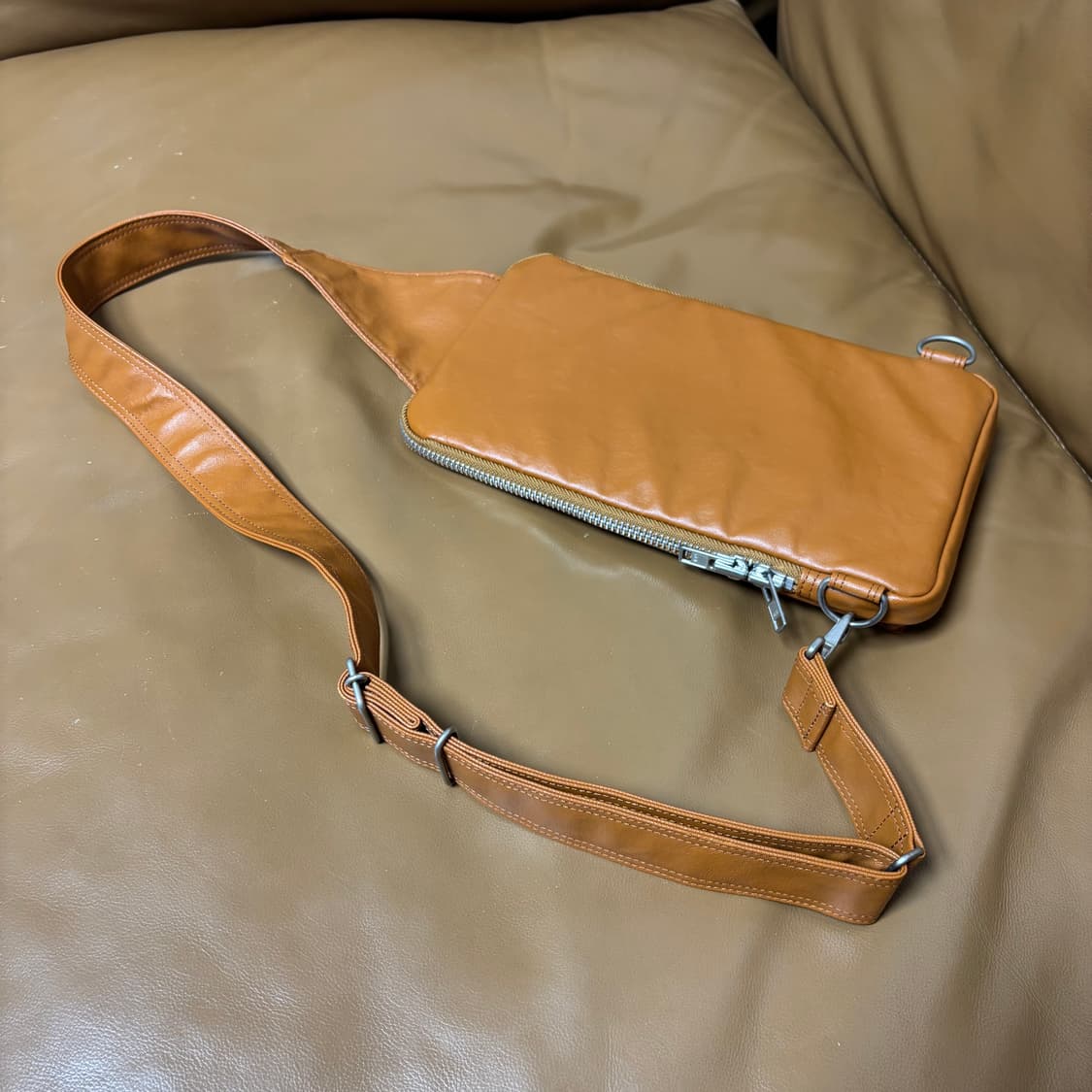 PORTER 포터 슬링백 가방 카멜 브라운 (Camel Brown) 상품이미지2