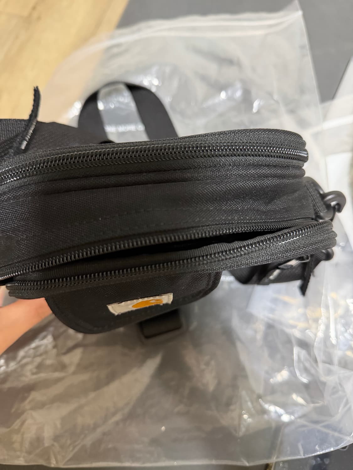 칼하트 WIP 에센셜 크로스백 상품이미지3