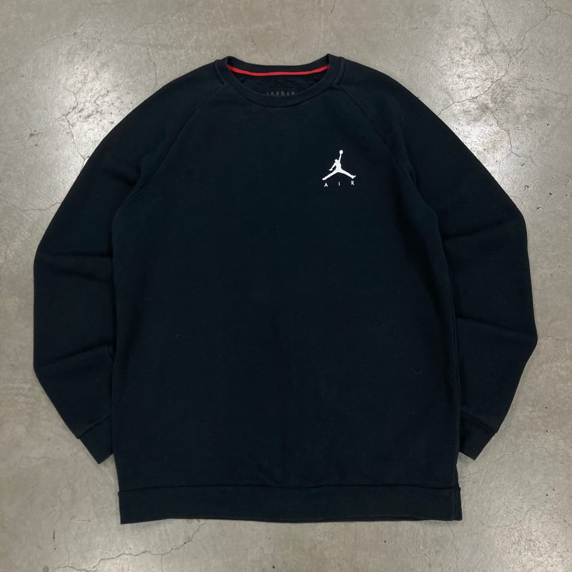 조던 블랙 컬러 스몰 로고 맨투맨 상품이미지1