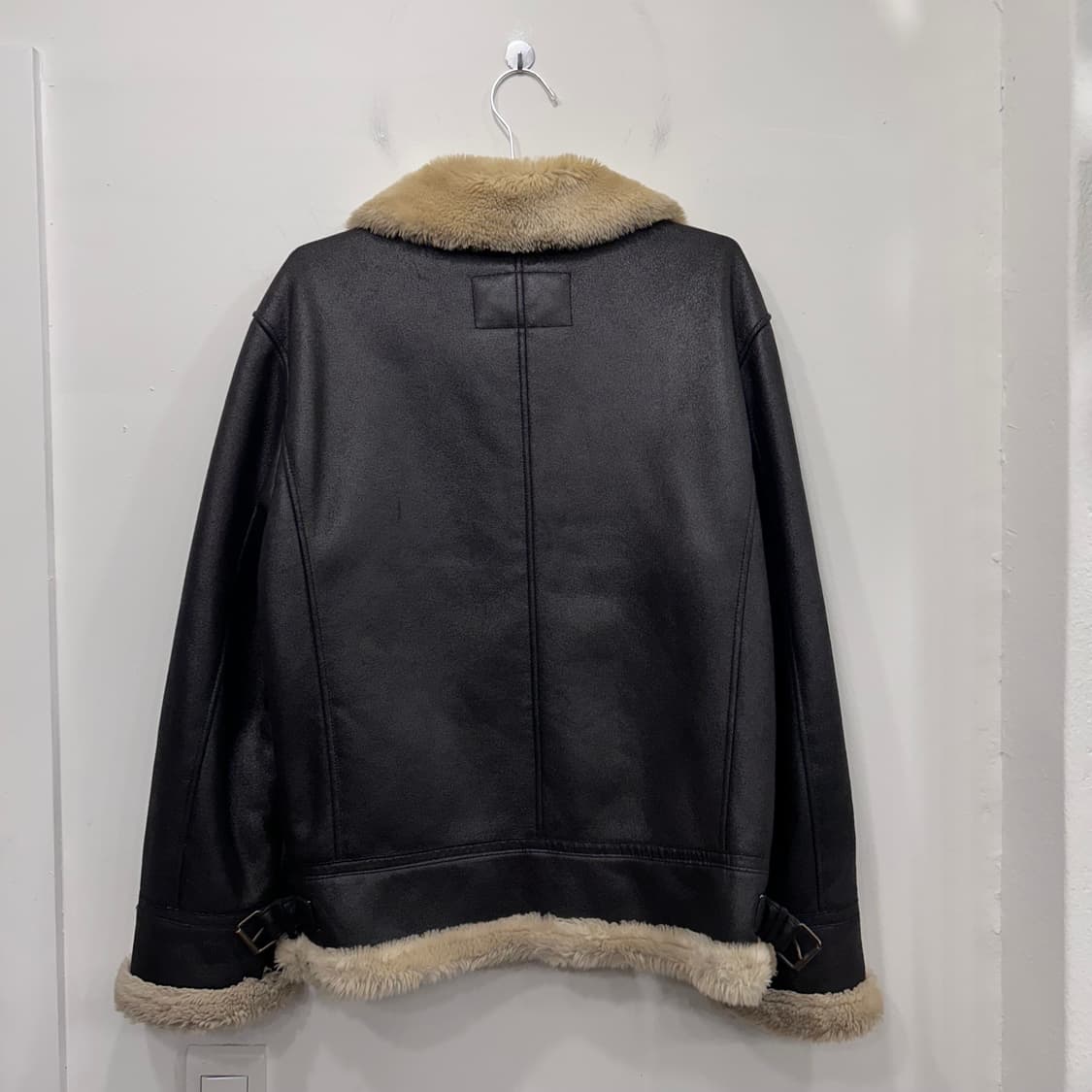 ESSEN B 비건레더 밍크 하이넥 무스탕 상품이미지5