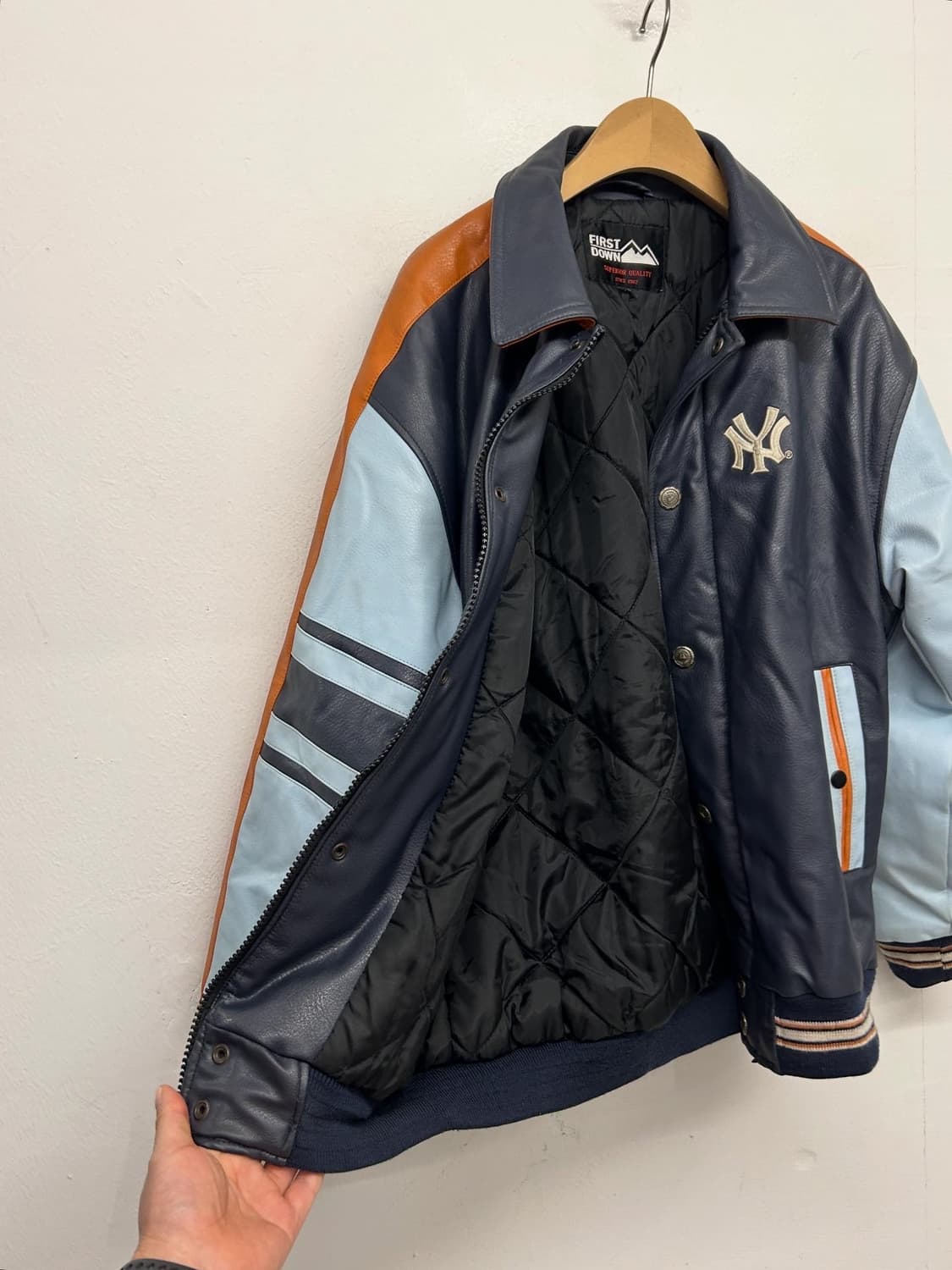 퍼스트다운 뉴욕양키스 PU 인조가죽 바시티자켓 상품이미지3