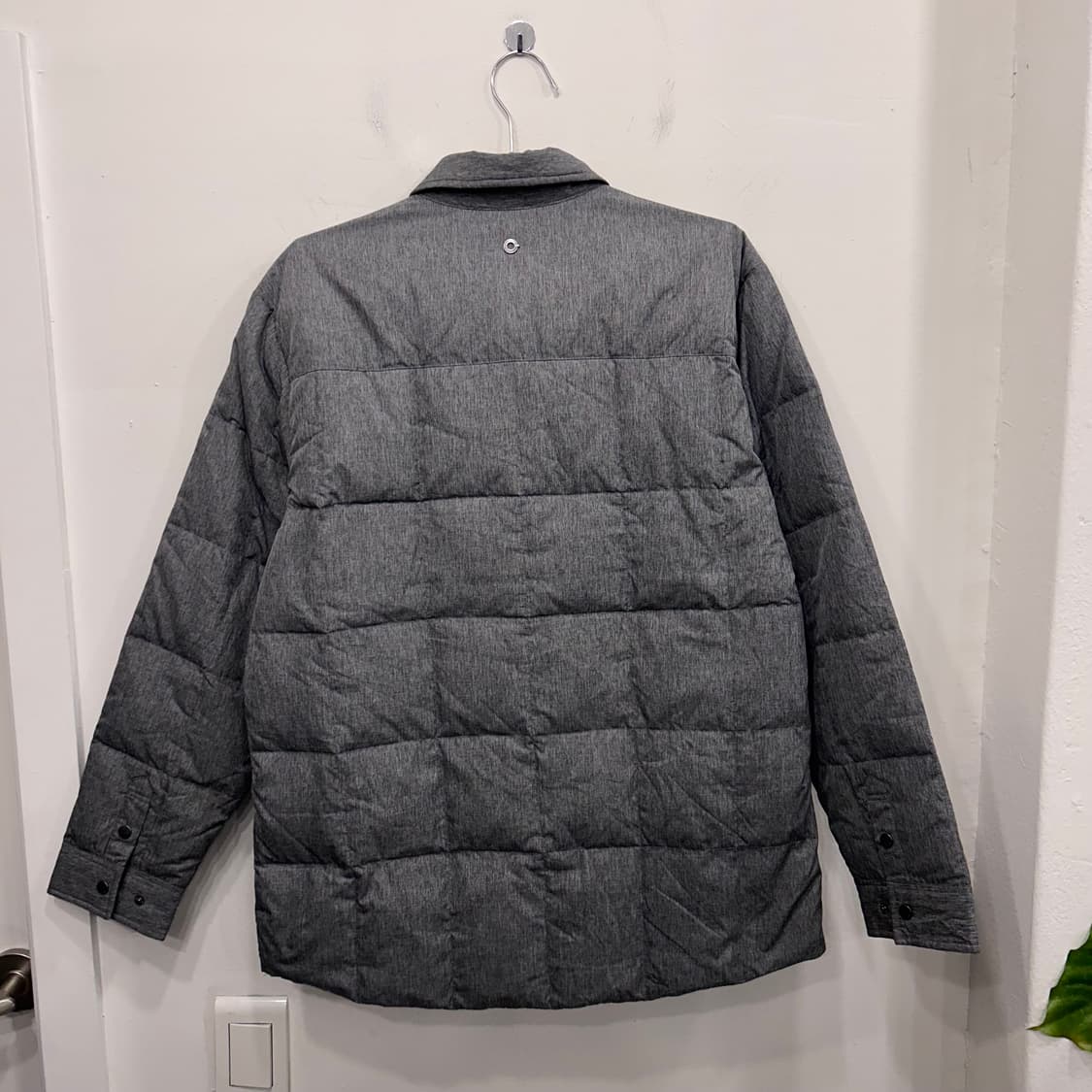 채리어트 덕다운 라이트웜 버튼 경량패딩 상품이미지5