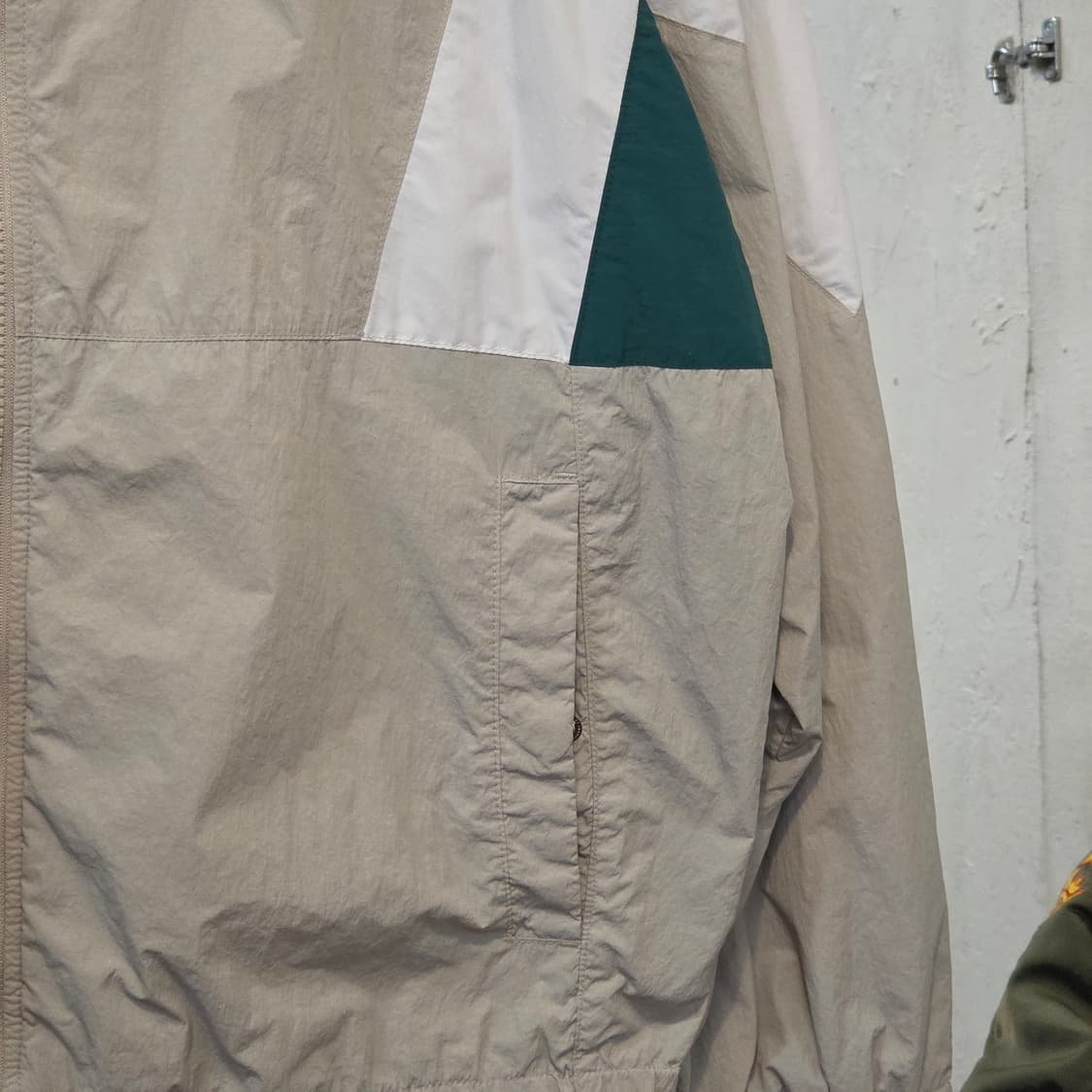 오닐 그레이 그린 배색 바람막이 상품이미지4