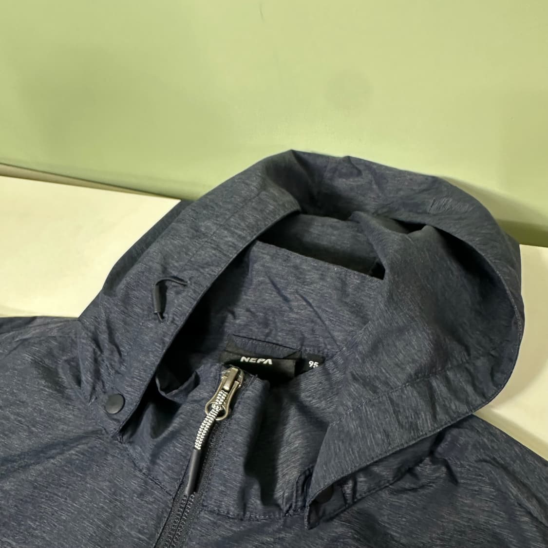 95 M 네파 다크네이비 후드탈부착 경량 등산 바람막이 상품이미지4