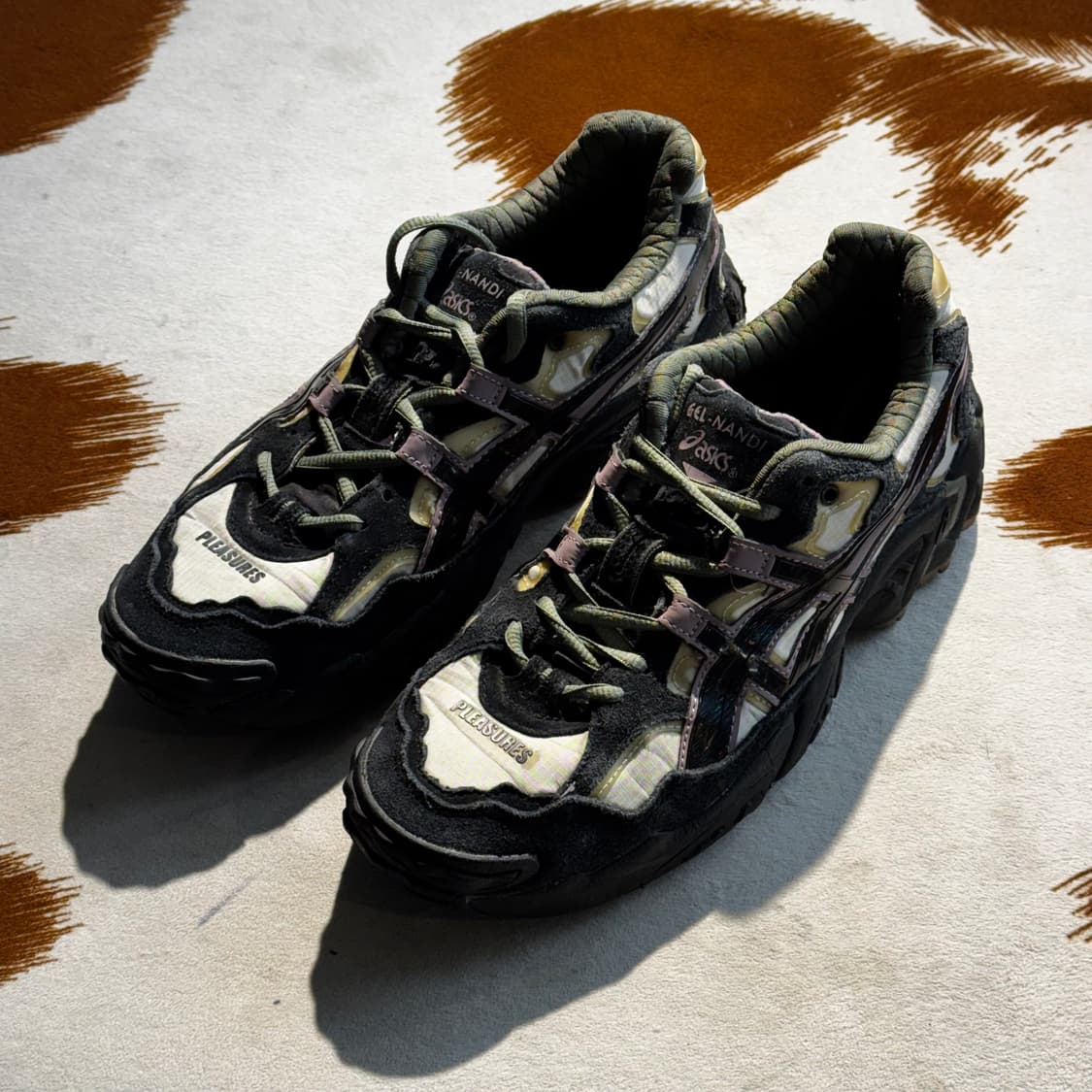 아식스 x PLEASURES 젤 난디 (265) 상품이미지2