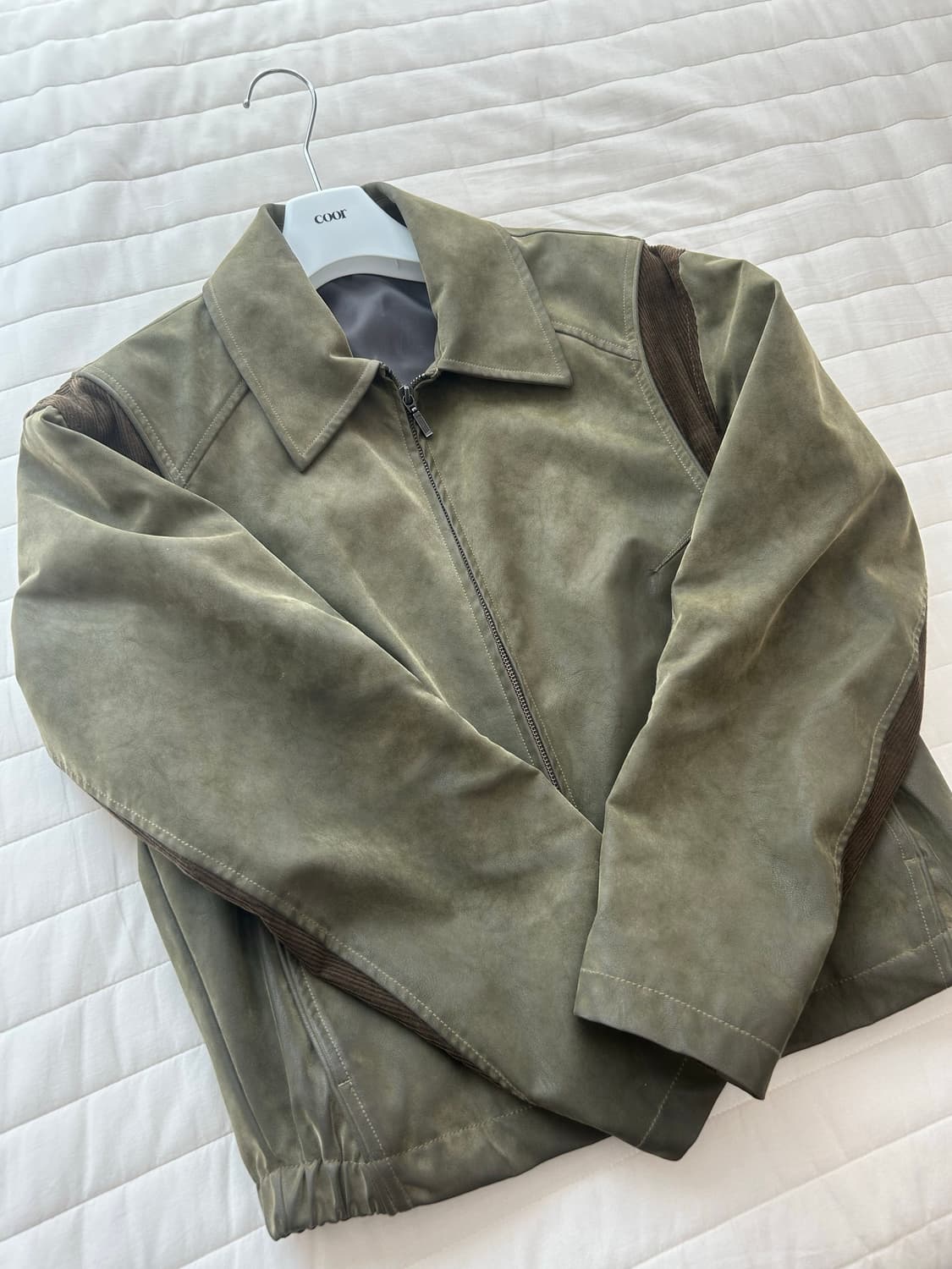 쿠어 믹스드 스웨이드 파이핑 점퍼 (올리브카키) 상품이미지1