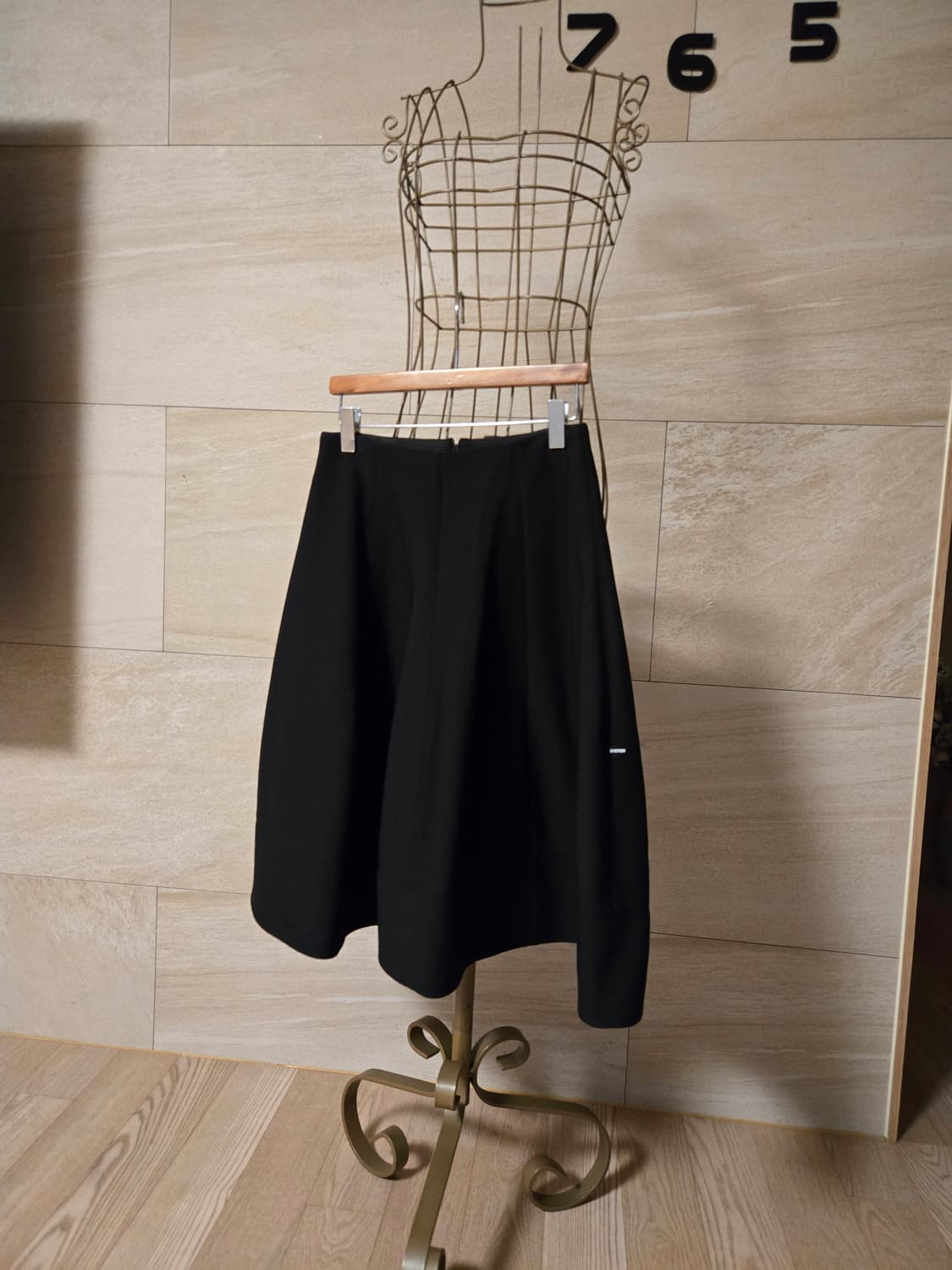 [61] SYSTEM 시스템 미디 스커트 2025 상품이미지2