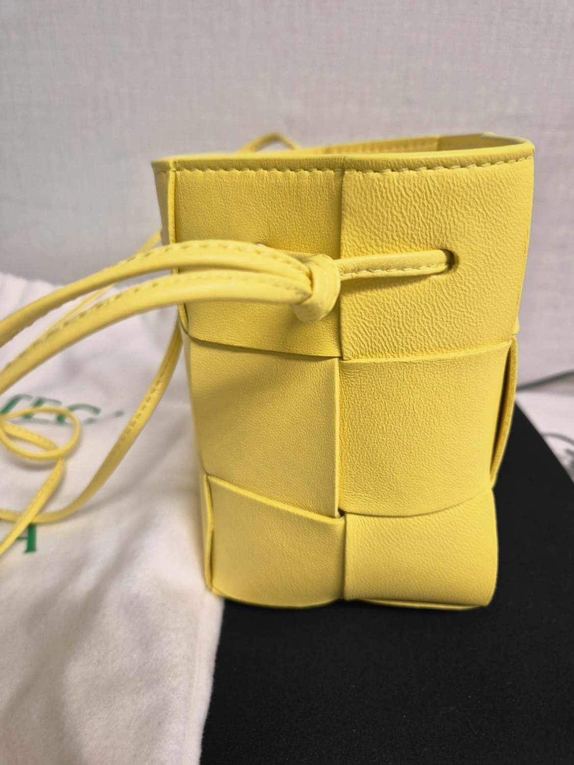 (새상품급)보테가베네타 카세트 버킷백 상품이미지2