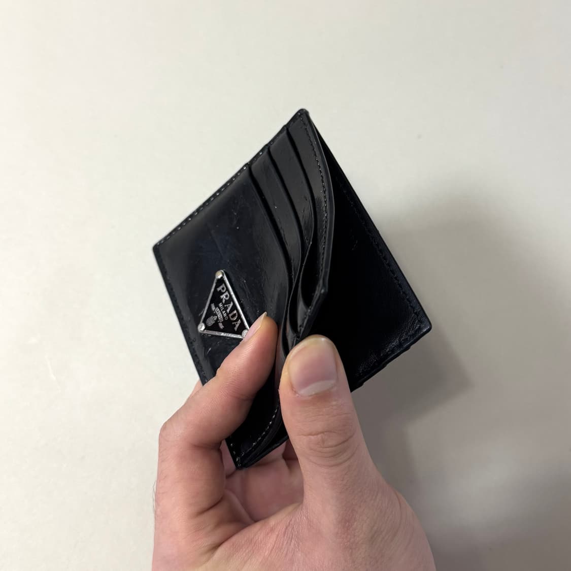 [백화점판/당일출고]프라다 브러시드 카드지갑 상품이미지4
