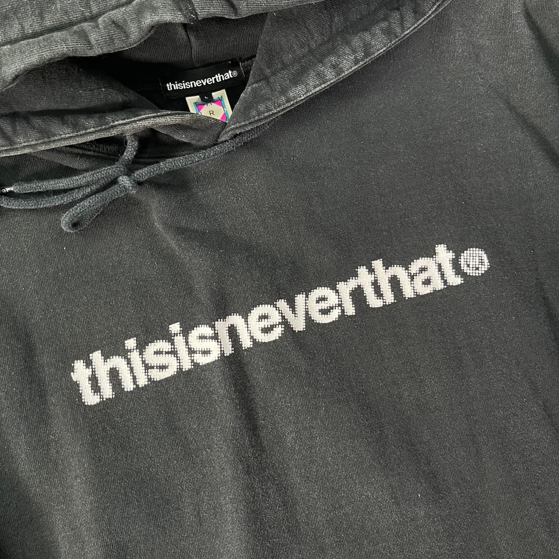 105 디스이즈네버댓 빅로고 후드티 상품이미지2