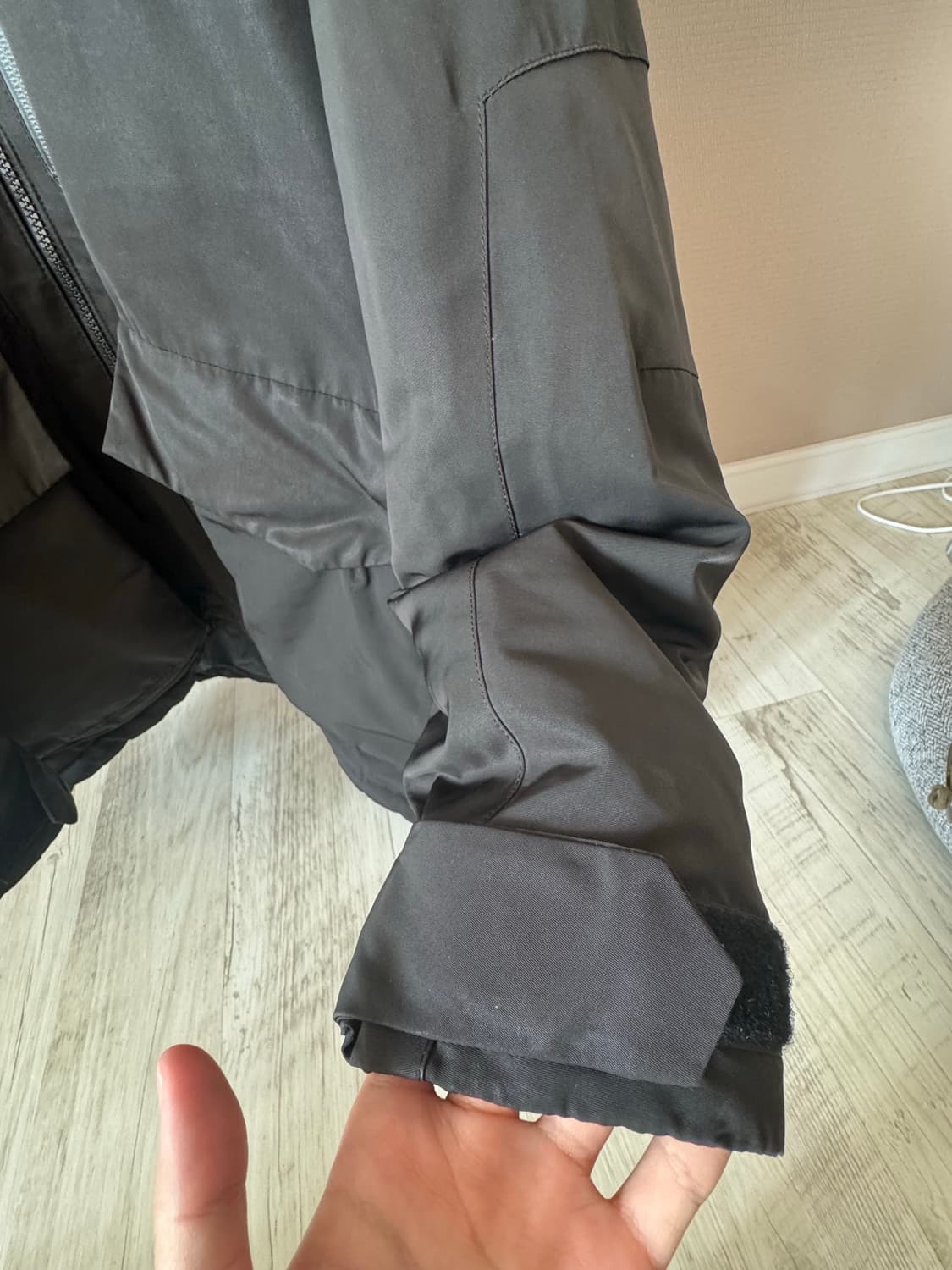 유니클로 화이트마운티니어링 하이브리드 다운파카 패딩 상품이미지2