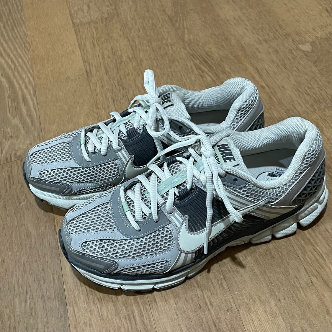 나이키 줌 보메로 5 코블스톤 앤 플랫 퓨터 275 상품이미지3