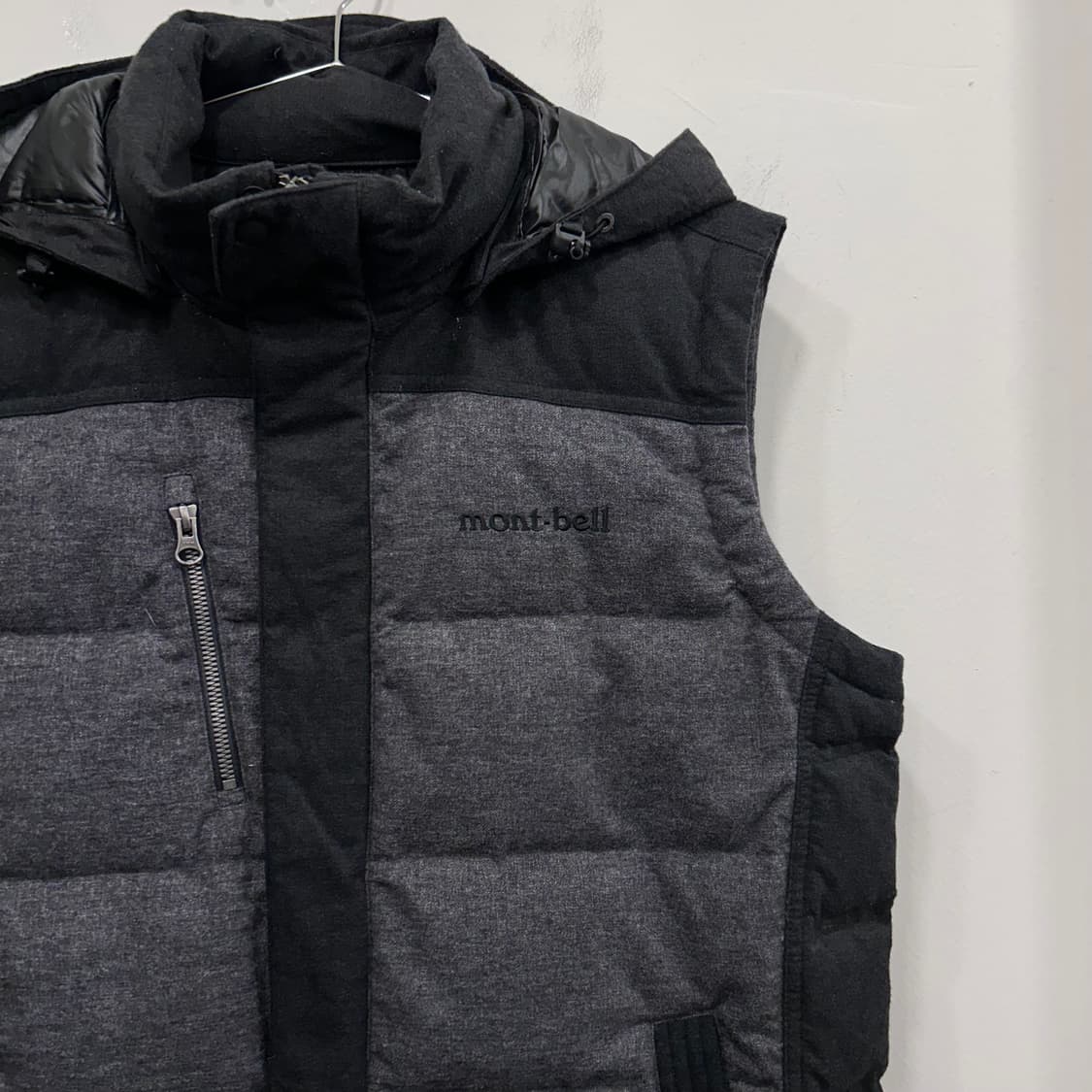몽벨 구스다운 울 배색 후드 패딩 베스트 상품이미지1