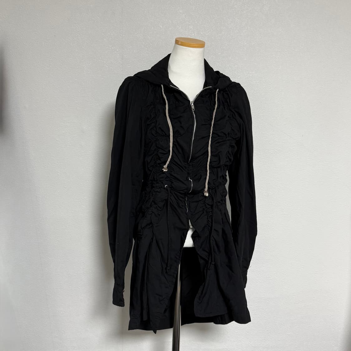 (여성추천)19ss 꼼데가르송 옴므플러스 드레이프 후드자켓 xs 상품이미지1