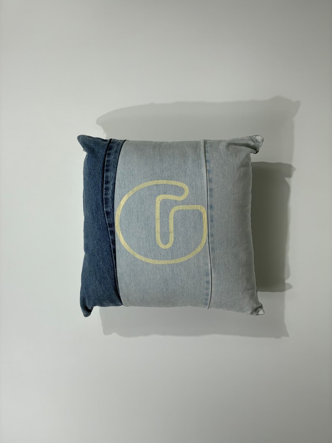 갤러리 디파트먼트 로고 프린트 데님 쿠션 상품이미지2