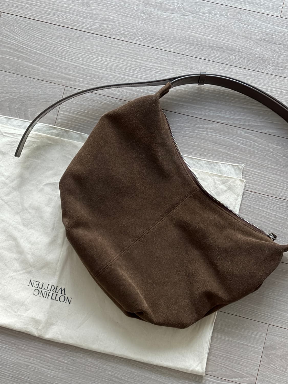 낫띵리튼 호보백 브라운 상품이미지1