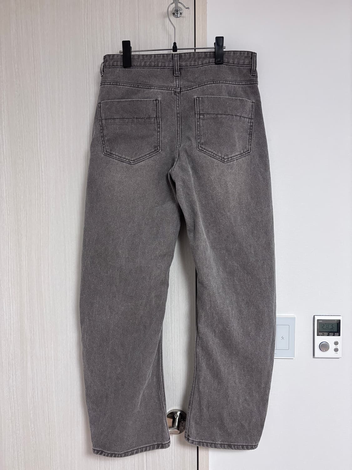 M 쿠어 엠보 워시드 딥 커브드 데님 팬츠 (워시드브라운) 상품이미지2