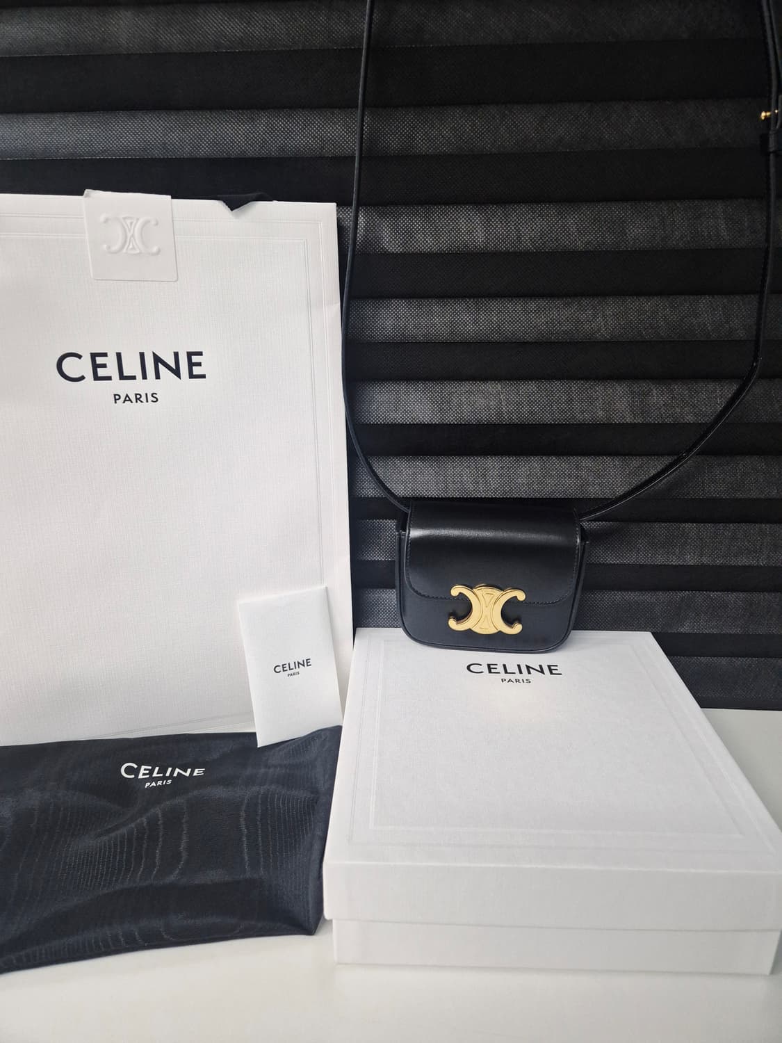 셀린느 미니 클로드 샤이니 키프스킨 상품이미지1