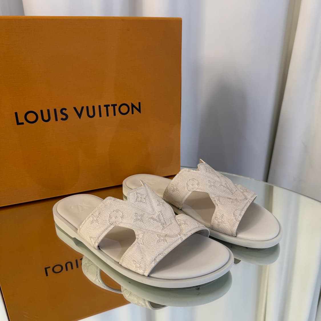 (6) 루이비통 모노그램 오프화이트 오아시스 뮬 슬리퍼  상품이미지2