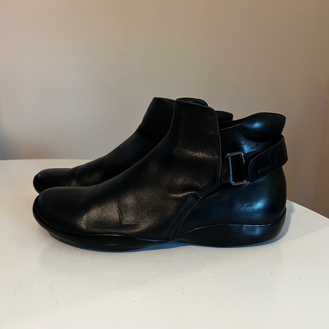 프라다 블랙 레더 스트랩 앵클 부츠 상품이미지2