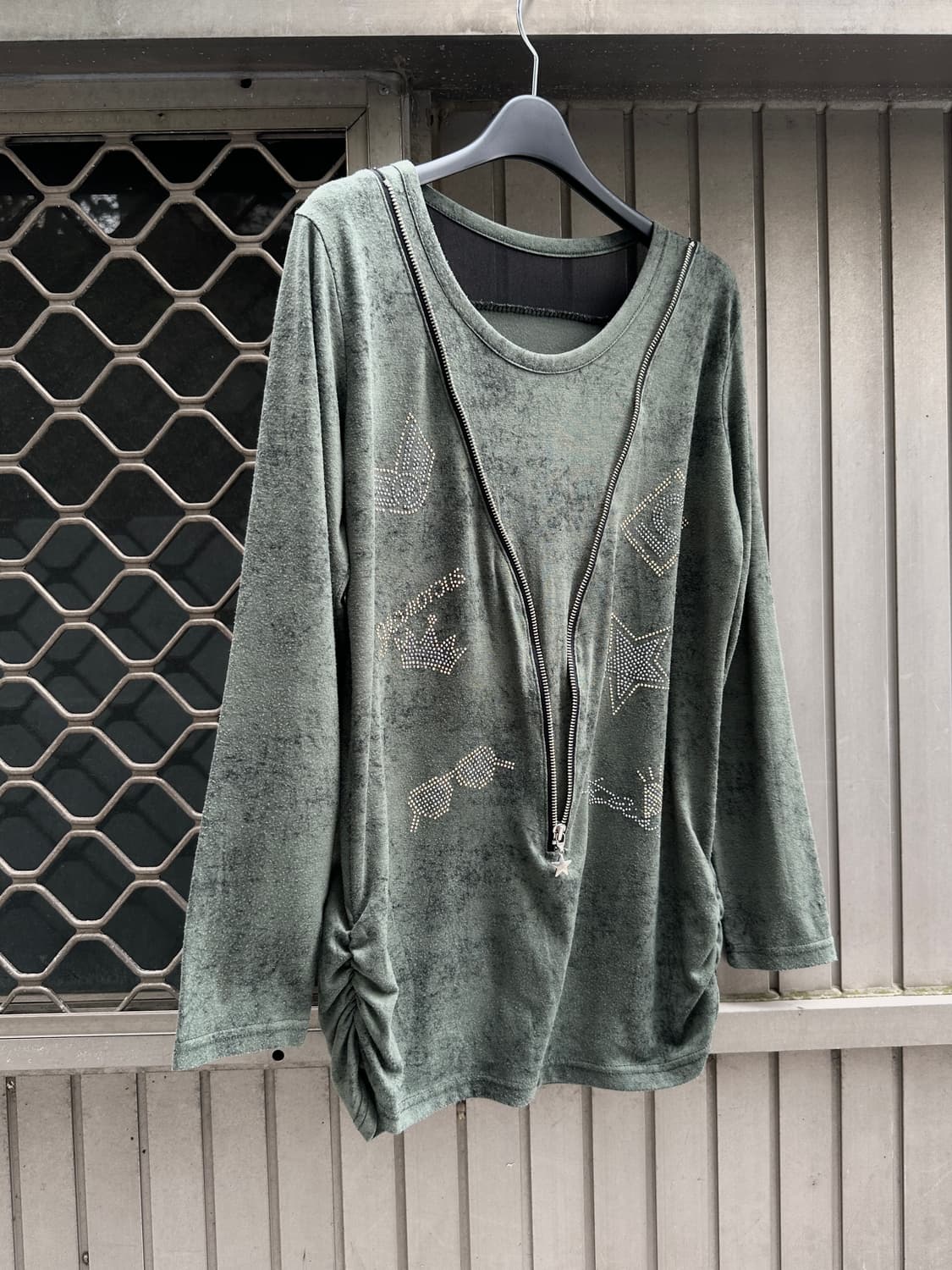 Side shirring detail khaki long sleeve 상품이미지2