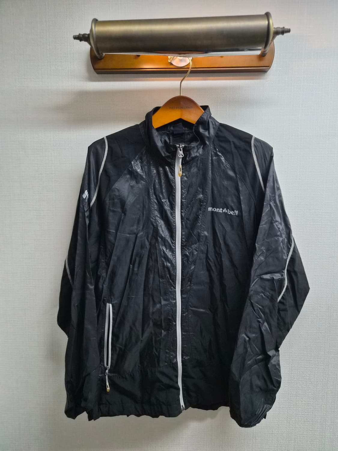 XL) 몽벨 경량 바람막이 팝니다 상품이미지1
