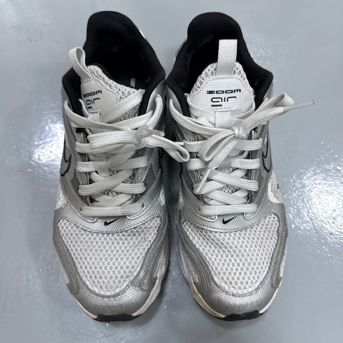 250 나이키 여성 줌에어 메탈릭 실버 0127T2 상품이미지1