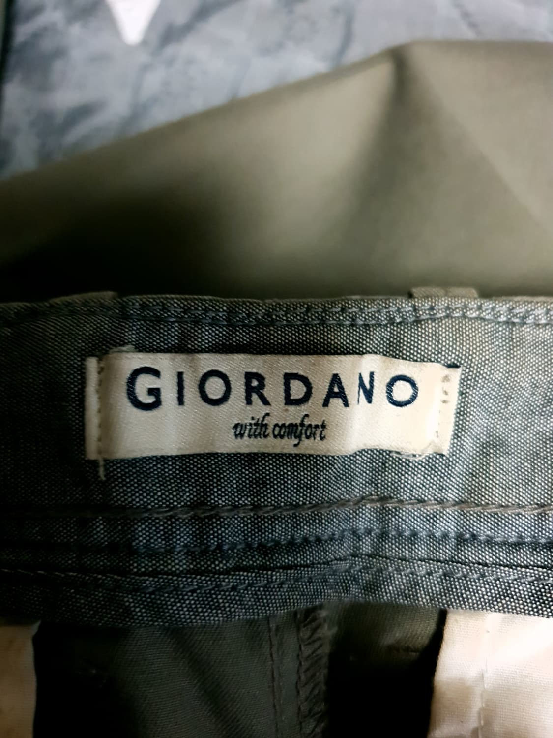 지오다노 컴포트 클래식 스판 테이퍼드 치노팬츠 카키 (32) 상품이미지4